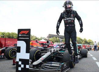 Hamilton gana y Sainz da show en España