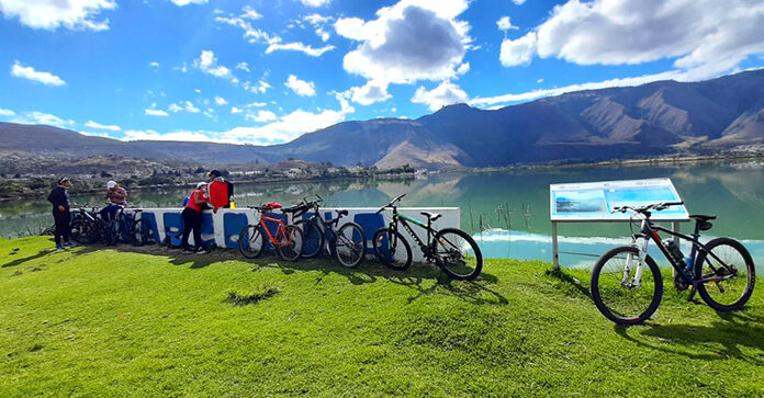 Yahuarcocha, un paraíso para el deporte