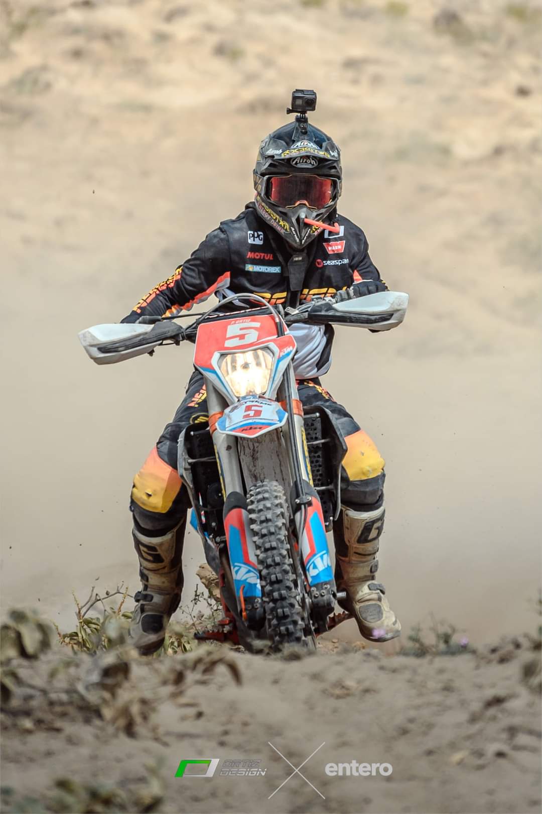 Enduro Nocturno probó a los pilotos del país