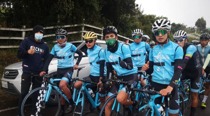 Ciclistas del equipo Richard Carapaz se alistan para la Vuelta a la Juventud