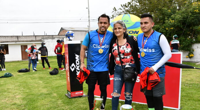 Édison y Alex Vega ganaron torneo de fútbol tenis Clowiss