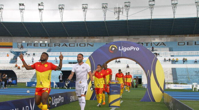 Solo 8 jugadores de Aucas medirían a Barcelona hoy