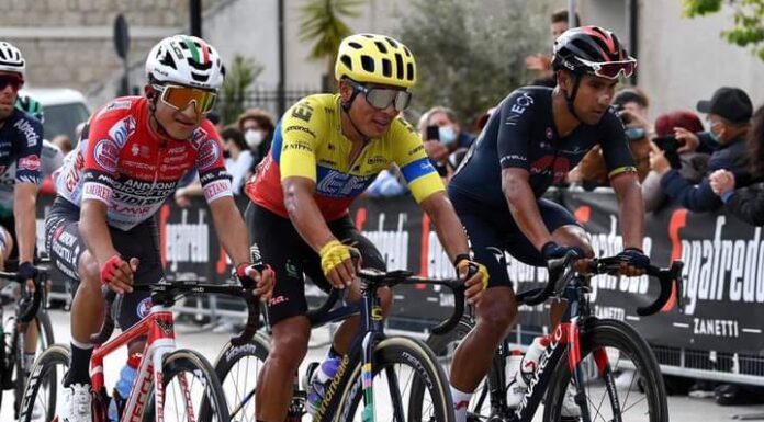 Ecuatorianos entraron juntos a la meta en la etapa 8
