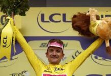 Carapaz se viste de amarillo en tierras italianas